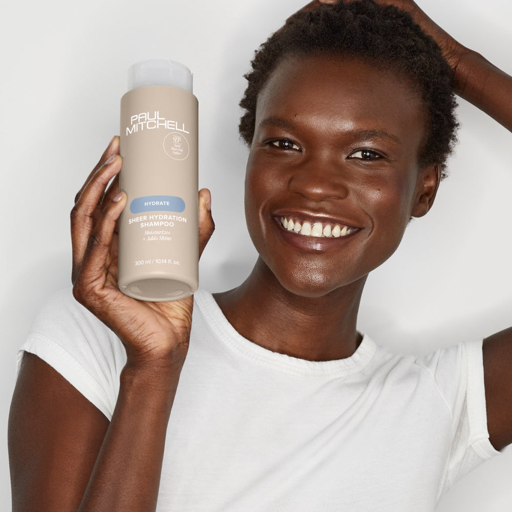 Paul Mitchell Sheer Hydration Shampoo 1000ml – model holding product
